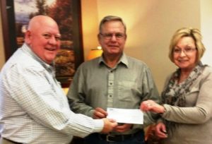 Peoples Bank & Trust donates to Taylorville Kiwanis Club