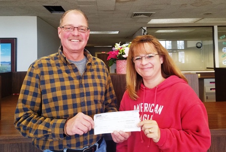 Peoples Bank & Trust donates to Waverly Ball Club