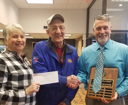 Peoples Bank & Trust - Waverly Volunteer Ernie Cleveland