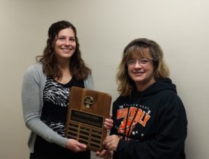 Peoples Bank & Trust - Waverly volunteers holding plaque