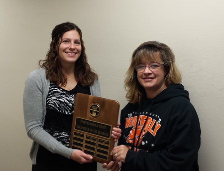 Peoples Bank & Trust - Waverly volunteers holding plaque