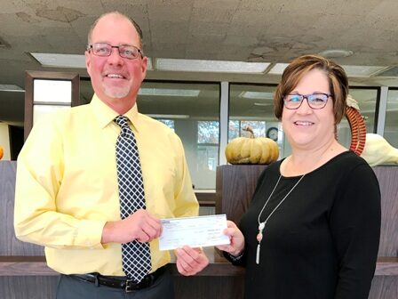 Peoples Bank & Trust Donates to Waverly Jr. Women's Club
